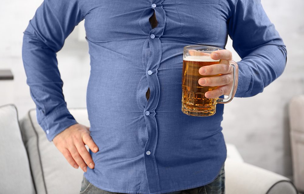 Kommt der Bierbauch wirklich vom Bier? Vieltrinker nehmen an der Taille zu