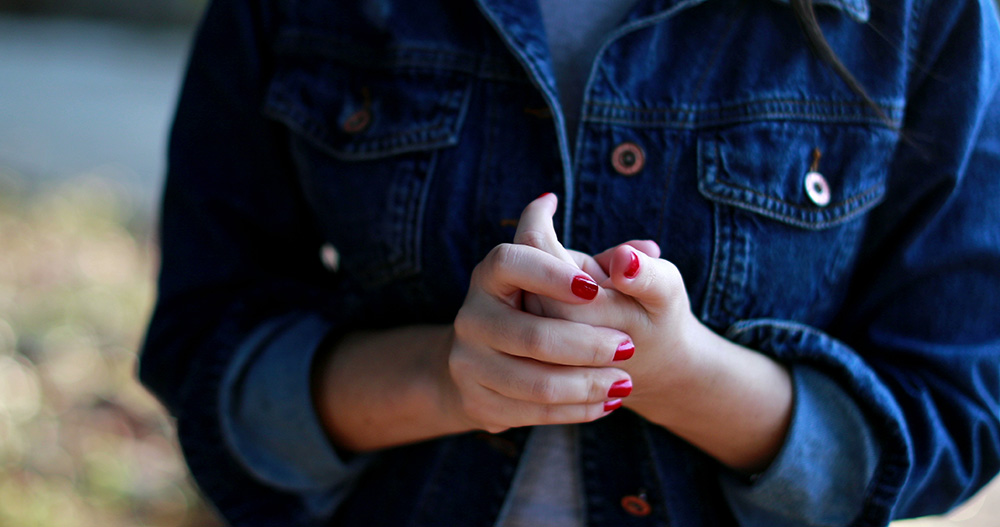 Ist Fingerknacken und Gelenke knacken schädlich?